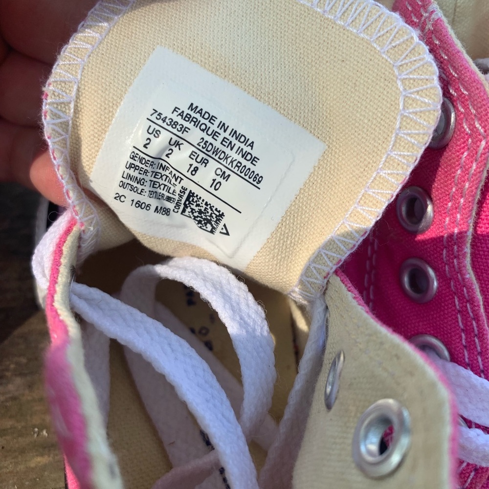 Infant converse . - Picture 2 of 3